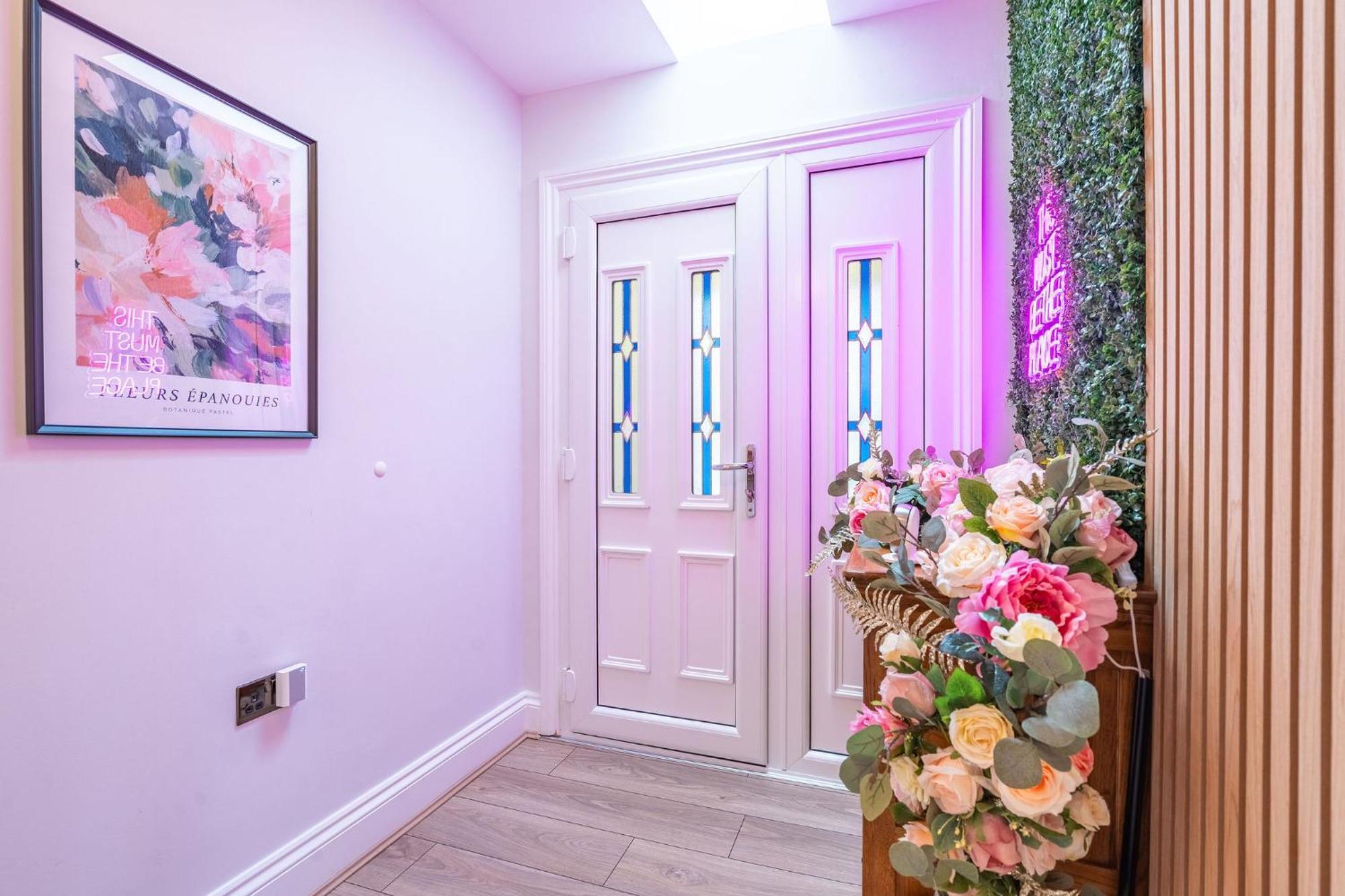 Nature Inspired Bungalow With 3 Rooms - 10 Mins From Manchester Airport Timperley Kültér fotó