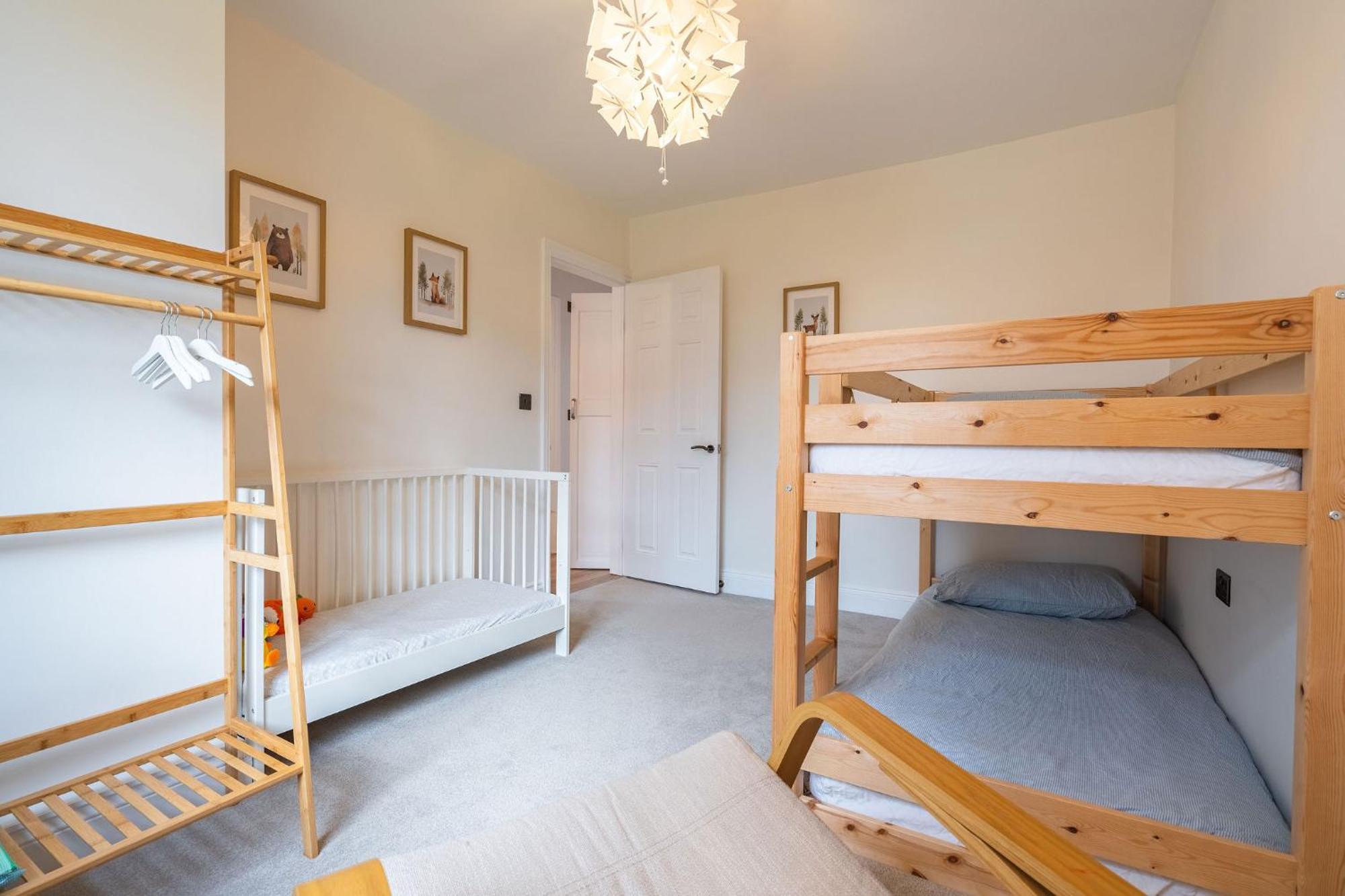Nature Inspired Bungalow With 3 Rooms - 10 Mins From Manchester Airport Timperley Kültér fotó