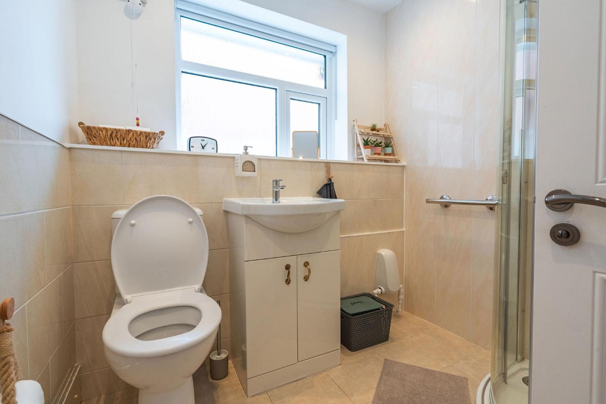 Nature Inspired Bungalow With 3 Rooms - 10 Mins From Manchester Airport Timperley Kültér fotó