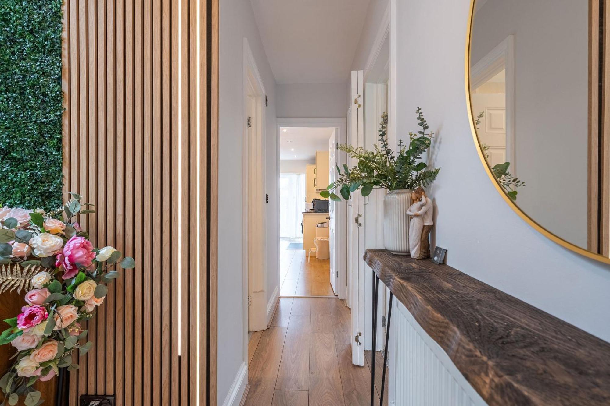 Nature Inspired Bungalow With 3 Rooms - 10 Mins From Manchester Airport Timperley Kültér fotó