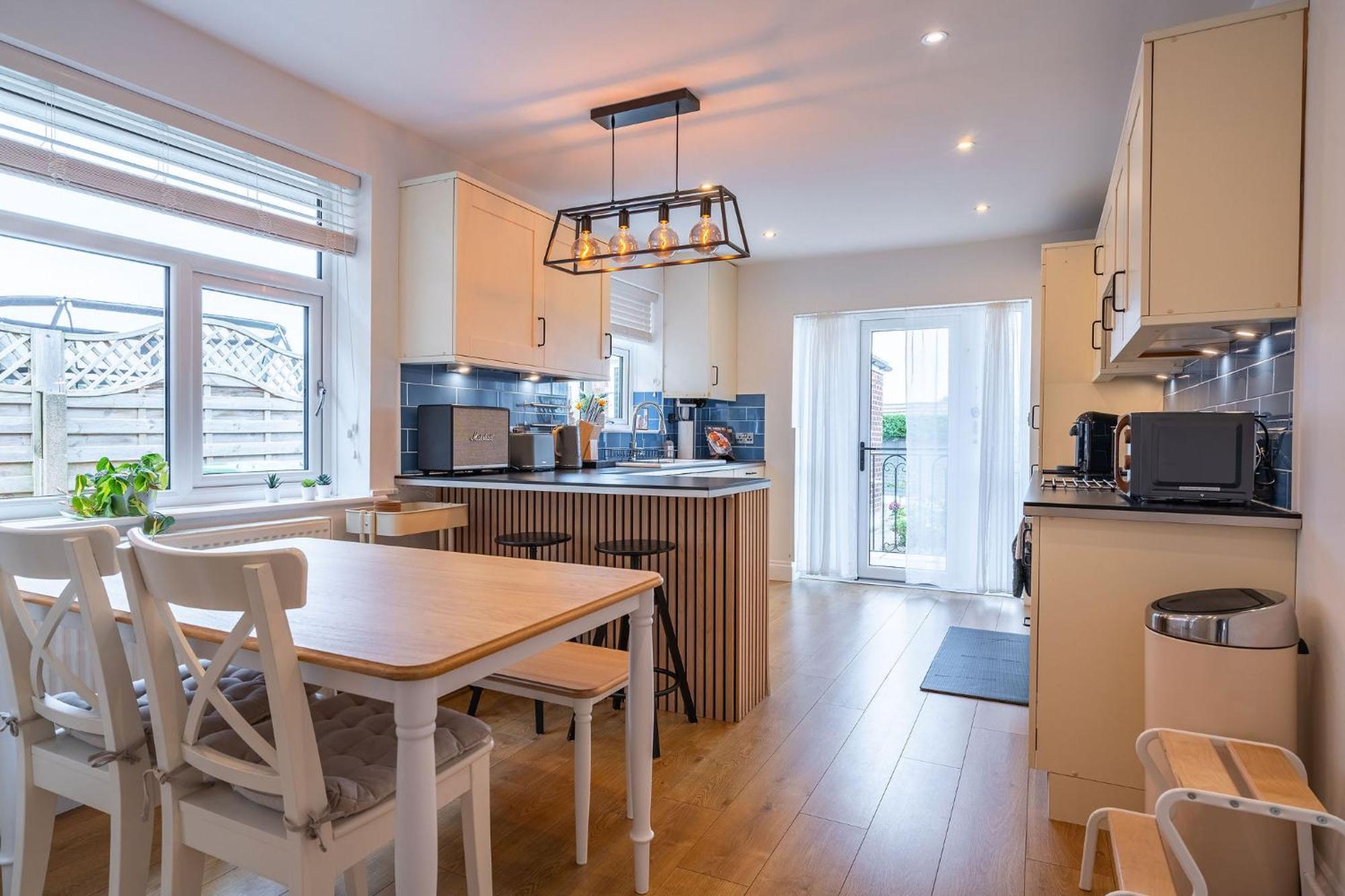 Nature Inspired Bungalow With 3 Rooms - 10 Mins From Manchester Airport Timperley Kültér fotó